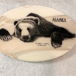 1985 The Alaska Mint Artist Signed Etched Grizzly Bear Soapstone Plaque w/ Stand